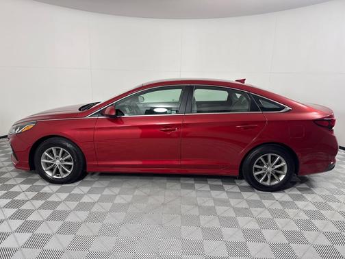 2018 Hyundai SONATA SE