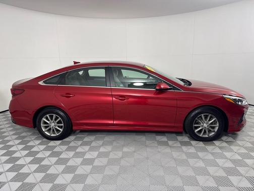 2018 Hyundai SONATA SE