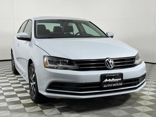 White Silver Metallic 2017 Volkswagen Jetta 1.4T SE