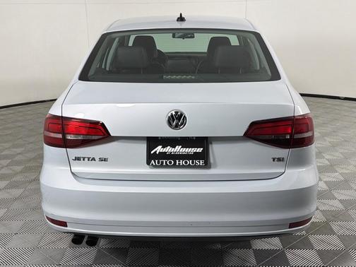 White Silver Metallic 2017 Volkswagen Jetta 1.4T SE