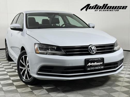 White Silver Metallic 2017 Volkswagen Jetta 1.4T SE