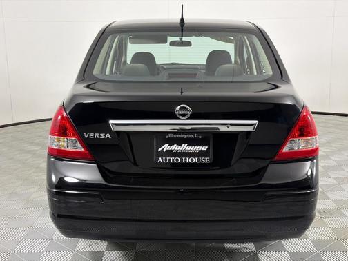 2011 Nissan Versa 1.8 S