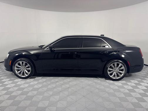 2016 Chrysler 300 Limited