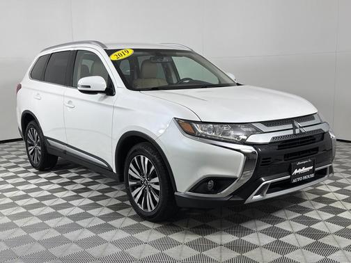 2019 Mitsubishi Outlander SE