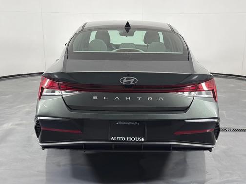 Gray 2025 Hyundai ELANTRA SEL Convenience