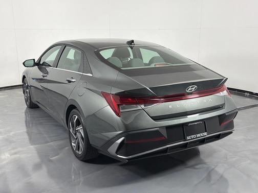 Gray 2025 Hyundai ELANTRA SEL Convenience