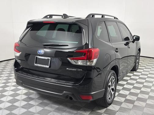 Crystal Black Silica 2023 Subaru Forester Premium