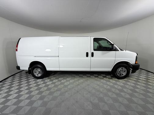 White 2017 Chevrolet Express 3500 Work Van