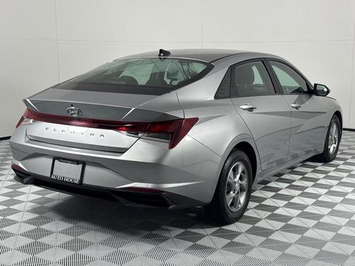 2021 Hyundai ELANTRA SE