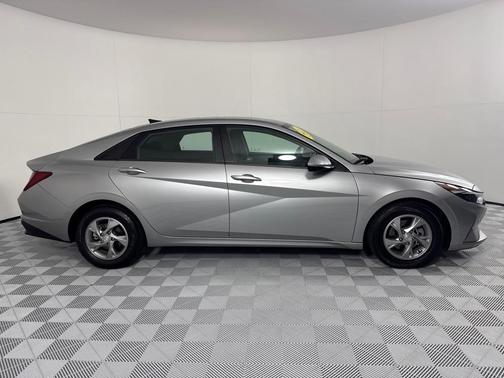 2021 Hyundai ELANTRA SE