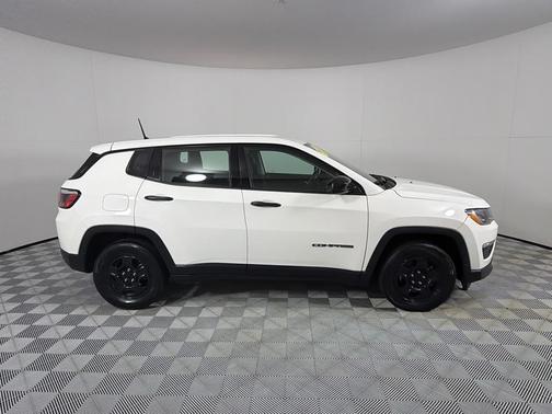 White 2018 Jeep Compass Sport