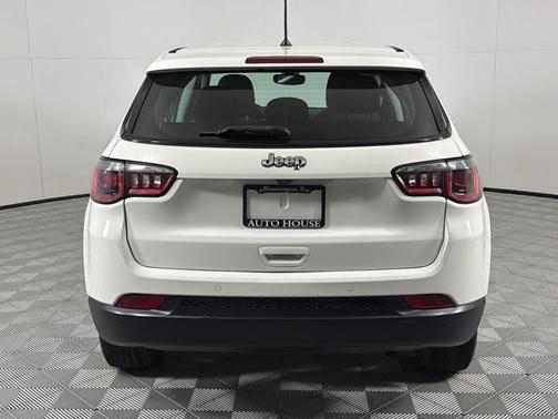 White 2018 Jeep Compass Sport