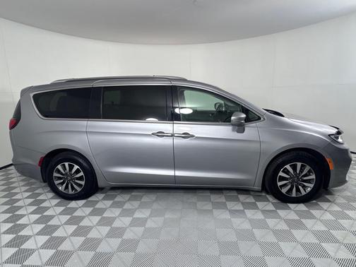 2021 Chrysler Pacifica Touring-L