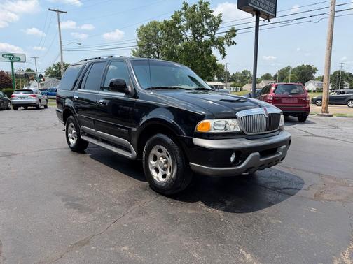 BLACK 1998 Lincoln Navigator Base
