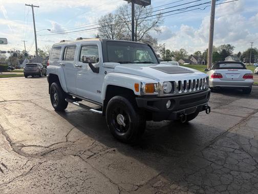 WHITE 2006 Hummer H3 Base