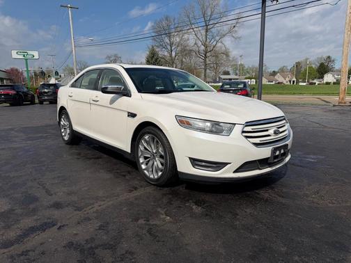 WHITE 2013 Ford Taurus Limited