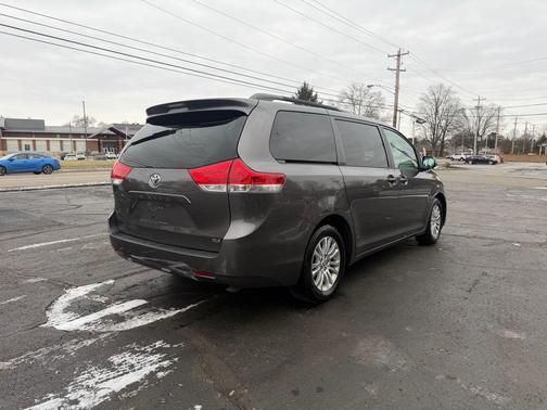 2012 Toyota Sienna XLE