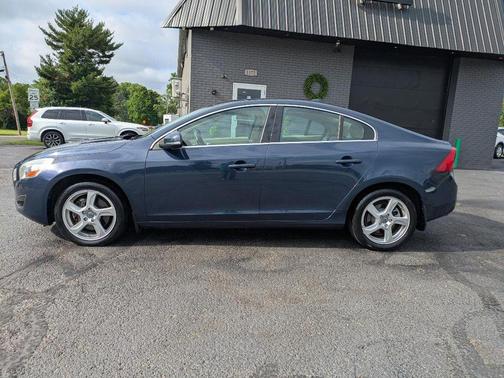 BLUE 2012 Volvo S60 T5