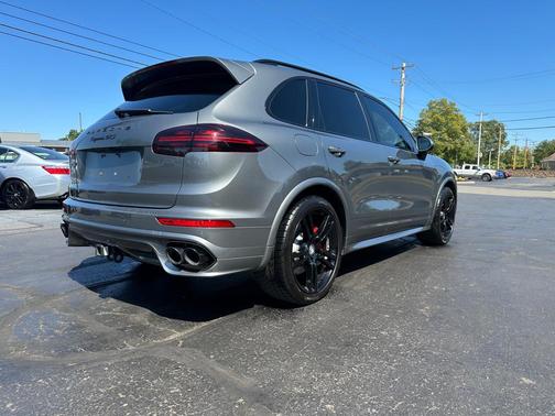 2016 Porsche Cayenne GTS