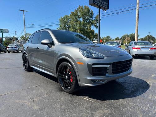 2016 Porsche Cayenne GTS