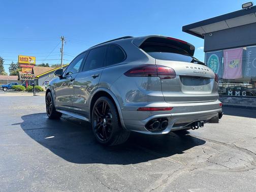 2016 Porsche Cayenne GTS
