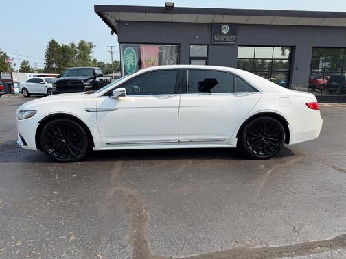 WHITE 2017 Lincoln Continental Select