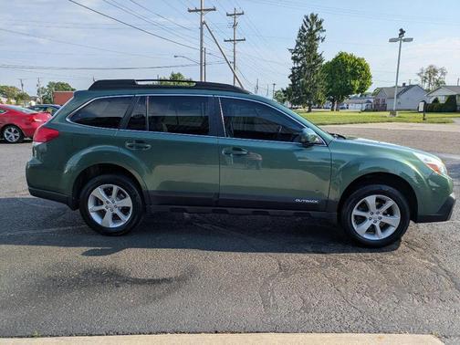 GREEN 2013 Subaru Outback 2.5i Premium