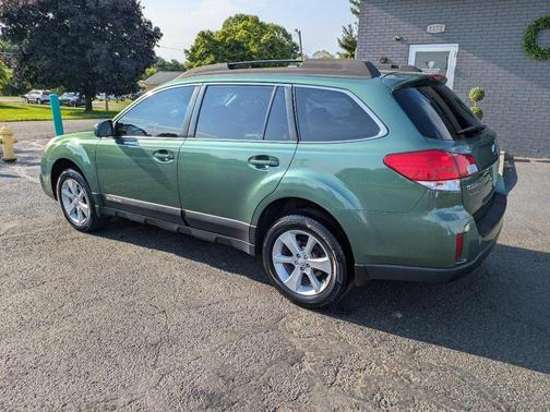 GREEN 2013 Subaru Outback 2.5i Premium