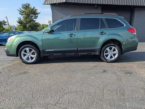 GREEN 2013 Subaru Outback 2.5i Premium