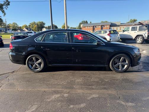 Black 2012 Volkswagen Passat 2.5 SE