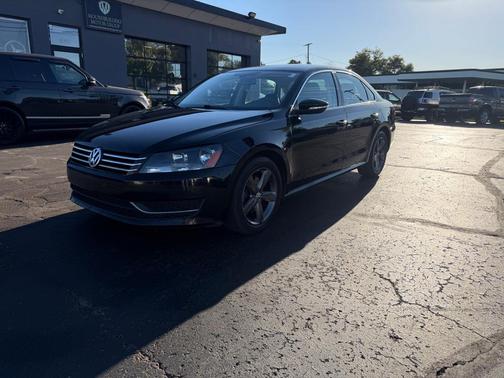 Black 2012 Volkswagen Passat 2.5 SE