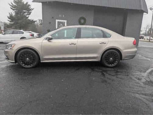 2016 Volkswagen Passat 1.8T SE w/Technology