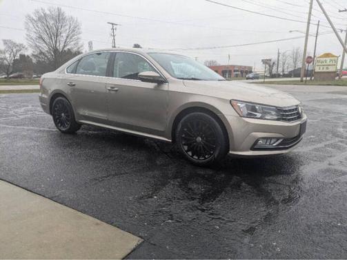 2016 Volkswagen Passat 1.8T SE w/Technology