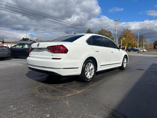 2016 Volkswagen Passat 1.8T S
