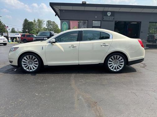 2014 Lincoln MKS Base