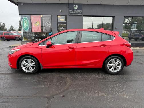 RED 2017 Chevrolet Cruze LT