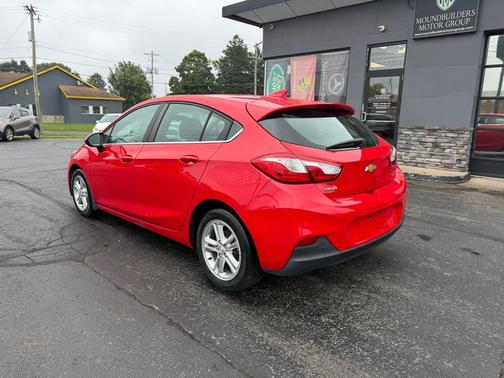 RED 2017 Chevrolet Cruze LT