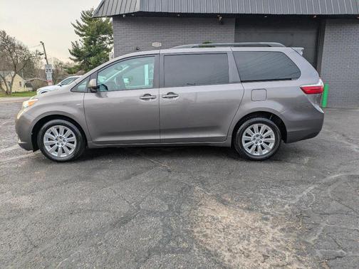 2016 Toyota Sienna LE