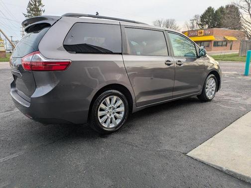 2016 Toyota Sienna LE