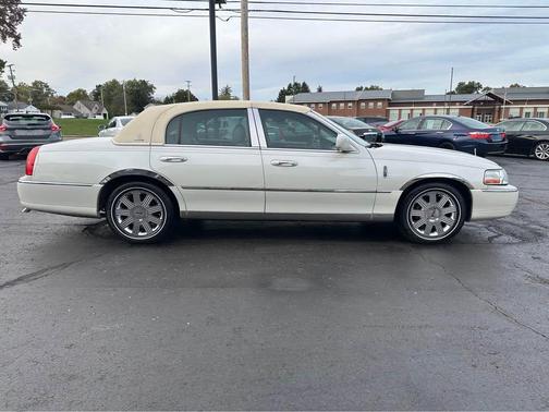 2004 Lincoln Town Car Ultimate