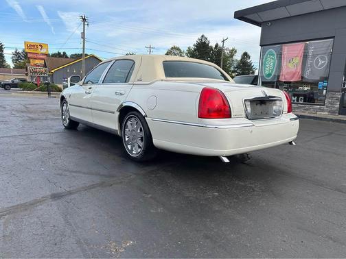 2004 Lincoln Town Car Ultimate
