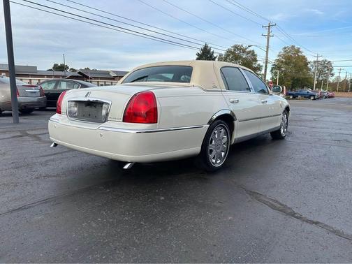 2004 Lincoln Town Car Ultimate