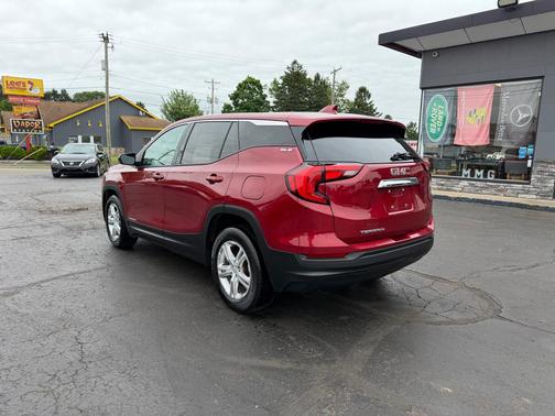 RED 2018 GMC Terrain SLE