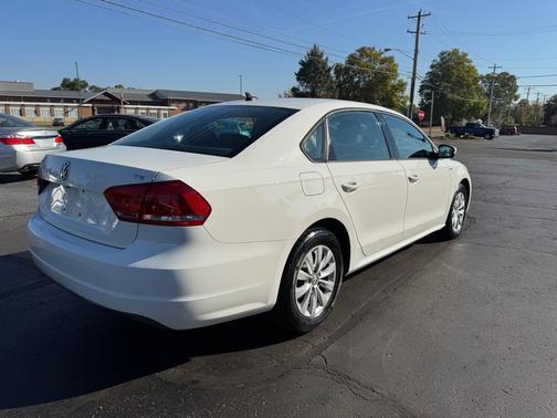 2015 Volkswagen Passat 1.8T S
