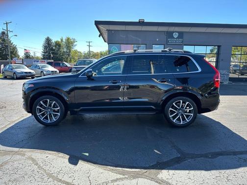 2016 Volvo XC90 T6 Momentum