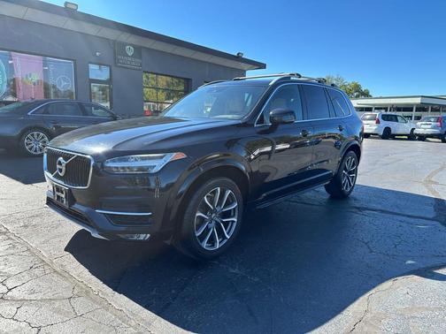 2016 Volvo XC90 T6 Momentum