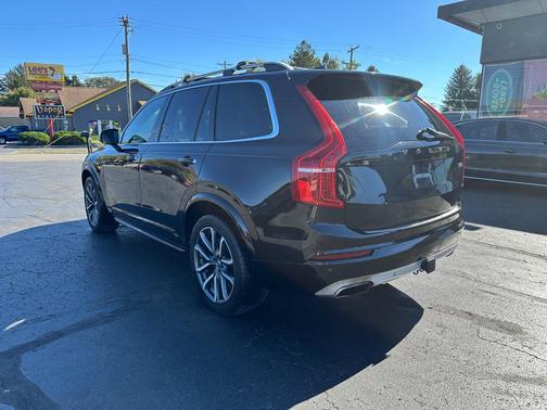 2016 Volvo XC90 T6 Momentum