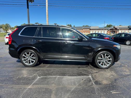 2016 Volvo XC90 T6 Momentum