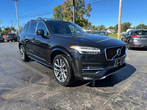 2016 Volvo XC90 T6 Momentum
