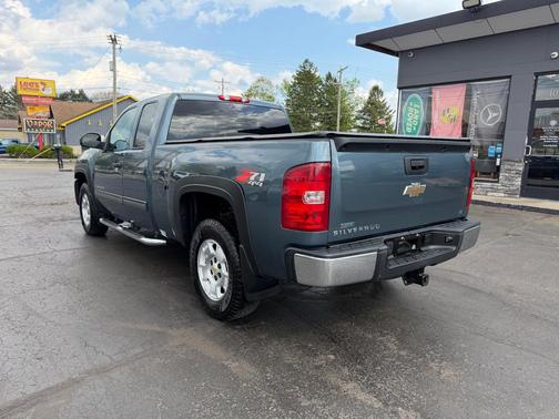 BLUE 2010 Chevrolet Silverado 1500 LT